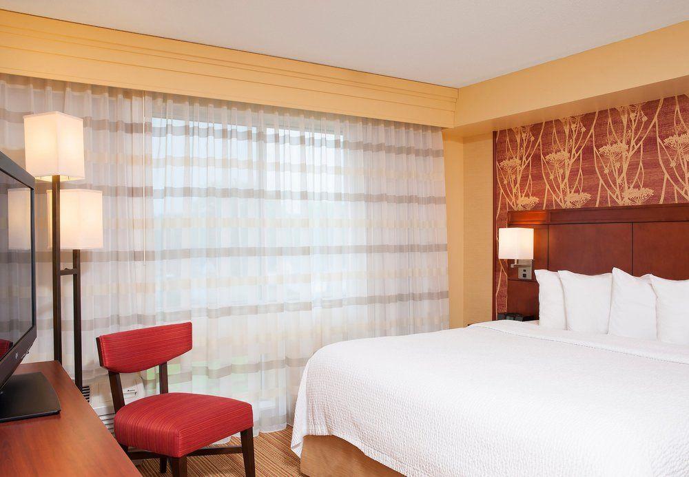 Courtyard Milwaukee Airport Hotel Ngoại thất bức ảnh
