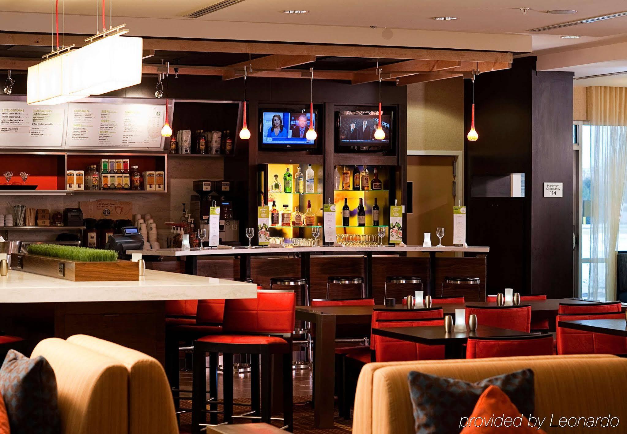 Courtyard Milwaukee Airport Hotel Ngoại thất bức ảnh