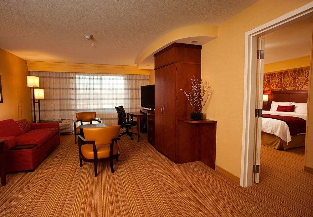 Courtyard Milwaukee Airport Hotel Ngoại thất bức ảnh