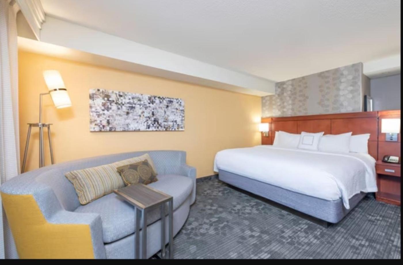 Courtyard Milwaukee Airport Hotel Ngoại thất bức ảnh