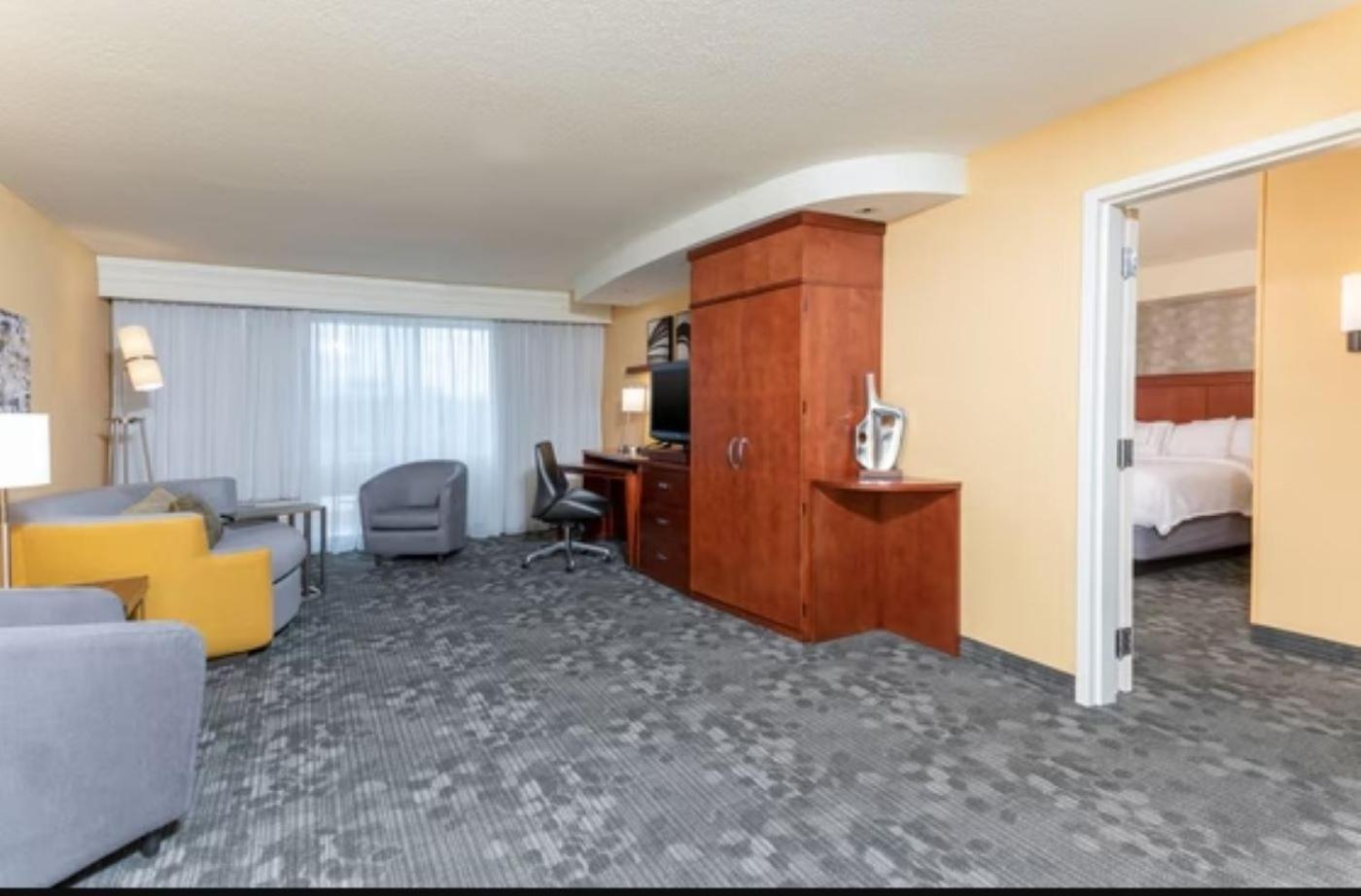 Courtyard Milwaukee Airport Hotel Ngoại thất bức ảnh