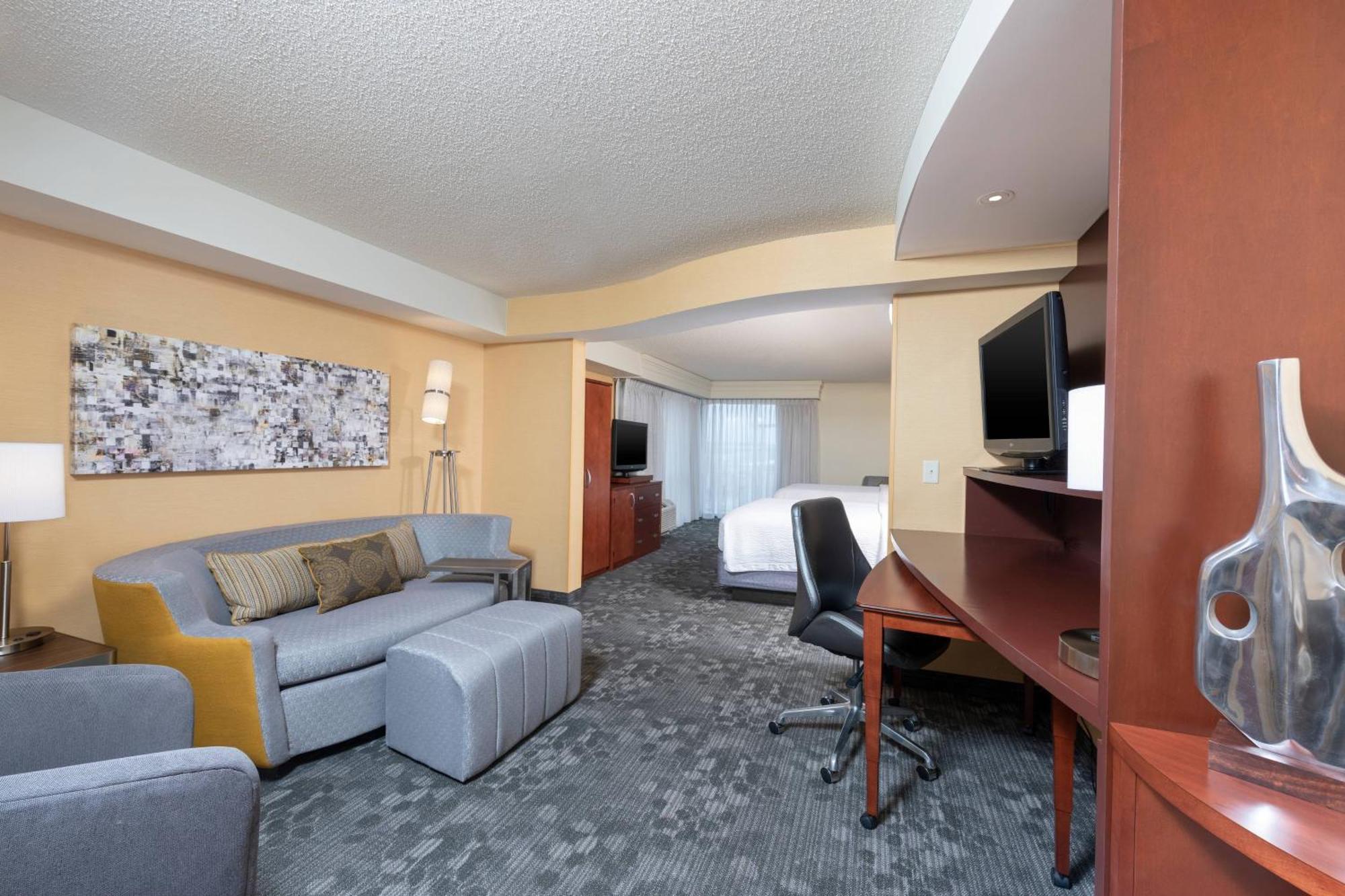 Courtyard Milwaukee Airport Hotel Ngoại thất bức ảnh