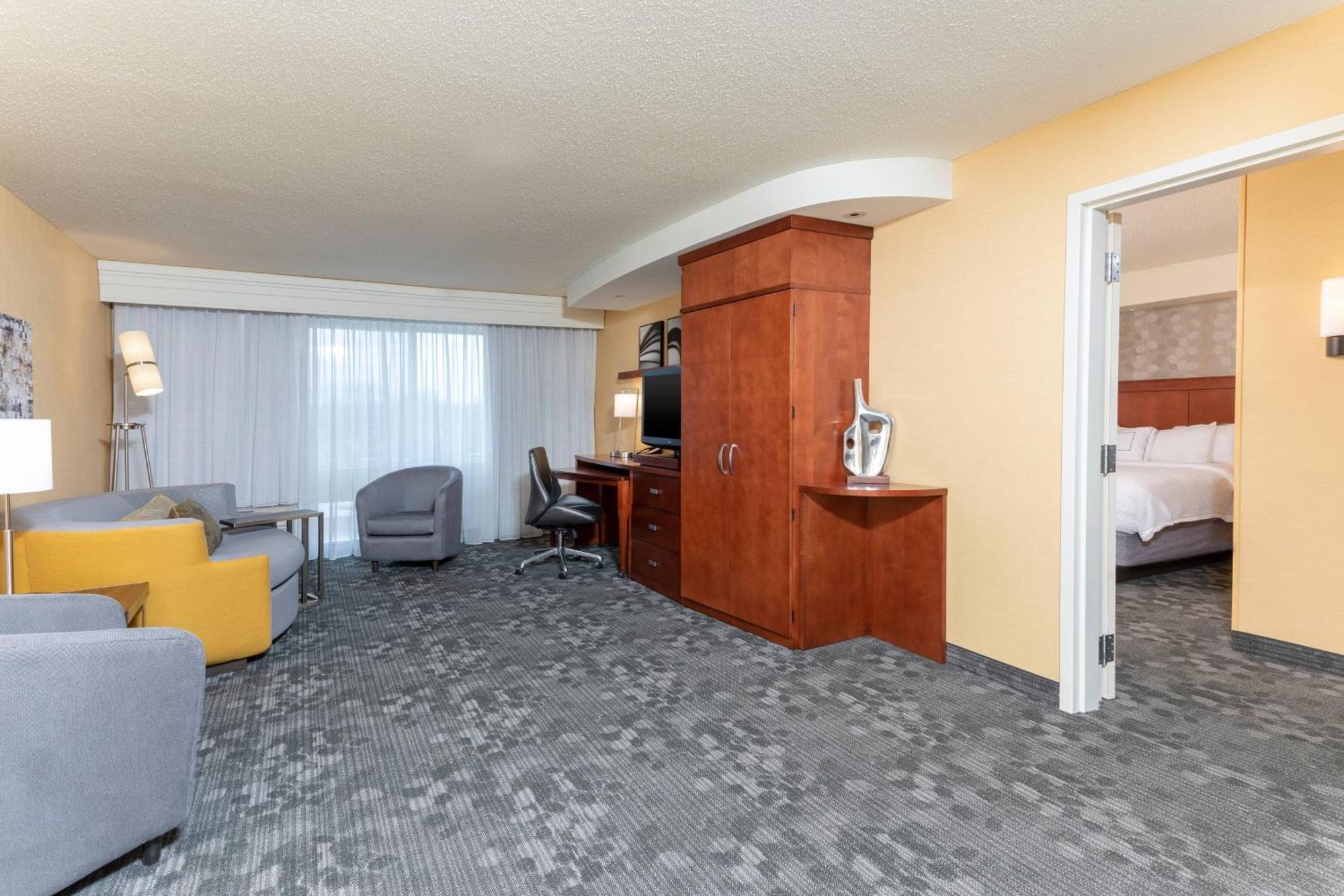 Courtyard Milwaukee Airport Hotel Ngoại thất bức ảnh