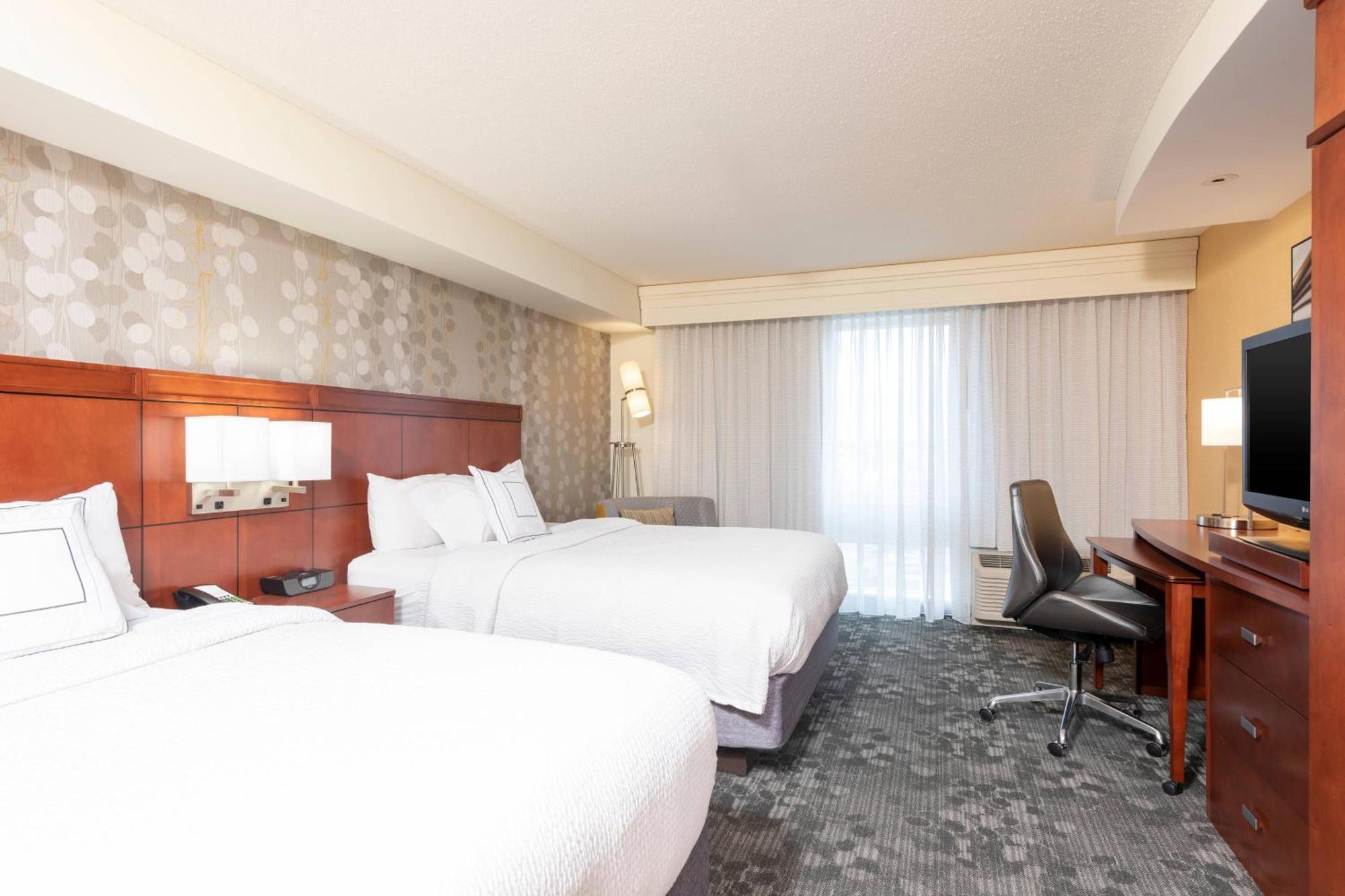 Courtyard Milwaukee Airport Hotel Ngoại thất bức ảnh