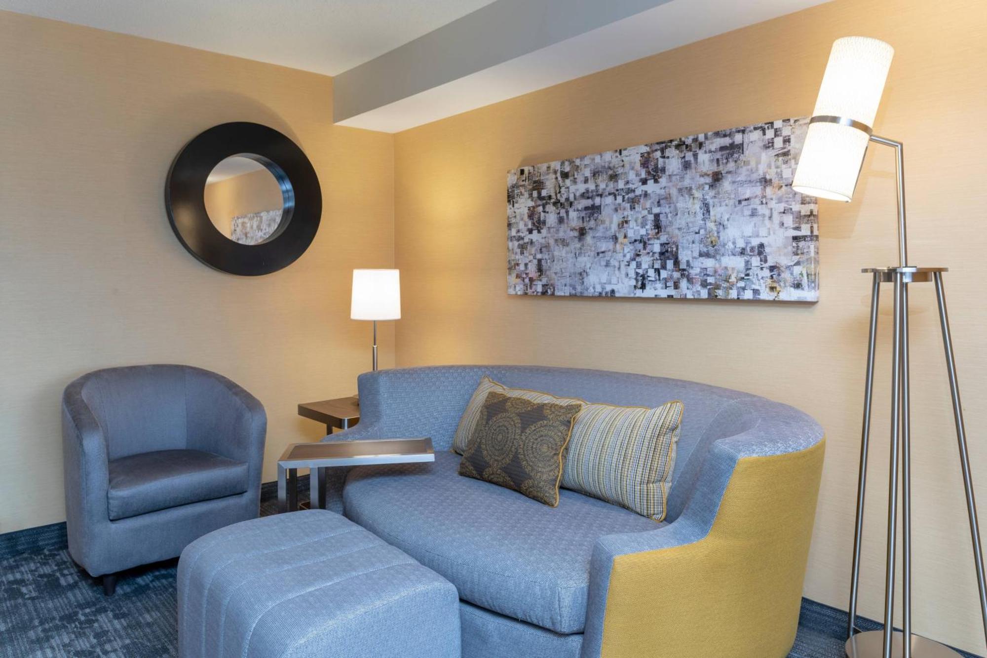 Courtyard Milwaukee Airport Hotel Ngoại thất bức ảnh