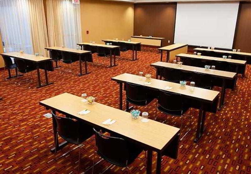 Courtyard Milwaukee Airport Hotel Kinh doanh bức ảnh