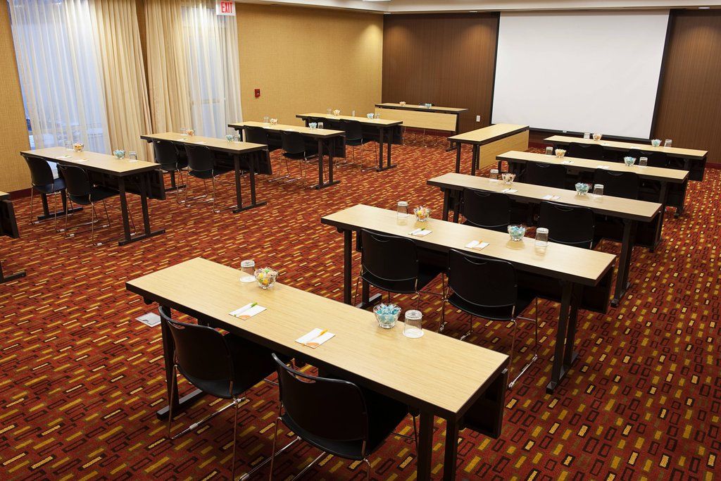 Courtyard Milwaukee Airport Hotel Ngoại thất bức ảnh